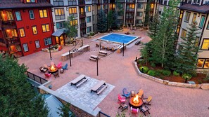 A rooftop patio with outdoor seating, a pool, and a fire pit. - Little Moose by Avantstay Steps To Winter Park Gondola Shared Hot Tub + Pool (Winter Park)