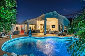 A poolside area with a pool, outdoor seating, and a covered patio. - Private Waterfront resort. FREE heated pool, Jacuzzi. Boat, Sauna. Ocotillo (Chandler)