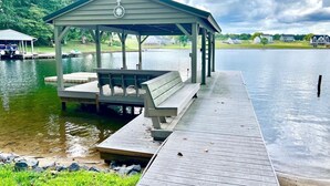Unclassified image, 2 of 28, button - 400ft of Lakefront paradise, 3 bed, 2.5 bath (Mineral)
