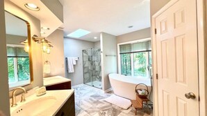 Unclassified image, 4 of 28, button - 400ft of Lakefront paradise, 3 bed, 2.5 bath (Mineral)