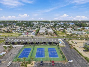 A tennis court complex with multiple courts, a parking lot, and a building with a flat roof. - Summer Place 127 | Sleeps 6 | Great Fall Break Vacation! (Panama City)