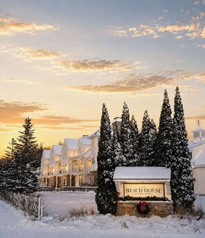 A snow-covered building with a sign reading 'The Beach House at Lake Street.' - The Hampton | Pool • Hot Tub • Lake • Free Golf (Holland)