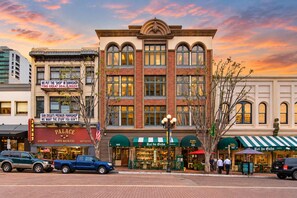 A multi-story building with a prominent storefront featuring a pawnbrokers sign and a Brazilian restaurant. - Feel Downtown Energy Near Petco Park & Top Dining! (San Diego)