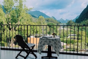 Khu ẩm thực ngoài trời
