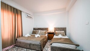 Room - Lion Hotel (Golem)