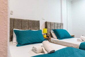 Unclassified image, 5 of 10, button - Lion Hotel (Golem)
