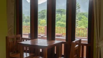 Khu ăn uống