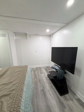 Unclassified image, 3 of 6, button - Cozy homely stay (Vaughan)