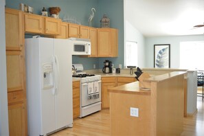 Private kitchen - This home has 3-bedrooms with a large deck and a boat dock for guests to use. (Clearlake Oaks)
