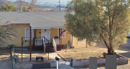 Peaceful 2BR Desert Home Near Death Valley - Pet Friendly