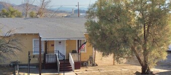 Peaceful 2BR Desert Home Near Death Valley - Pet Friendly