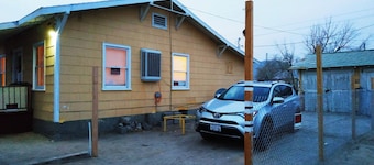 Peaceful 2BR Desert Home Near Death Valley - Pet Friendly