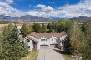 Exterior - Frisco Mountain Retreat w/ Private Hot Tub, Sleeps 10, Near 6 Ski Resorts (Frisco)