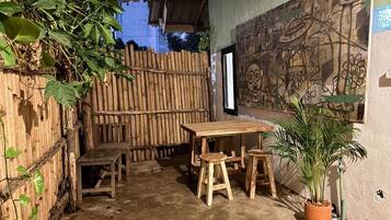 House, 2 Bedrooms | Outdoor dining