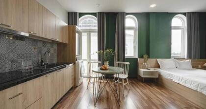 Amy Apartment Hue