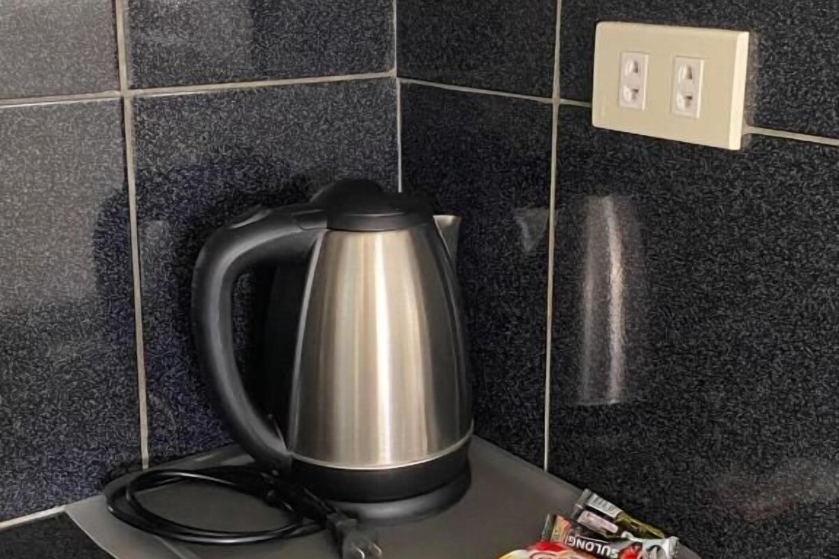 Quarto família, 2 camas Queen, varanda, vista para o jardim | Café e/ou cafeteira
