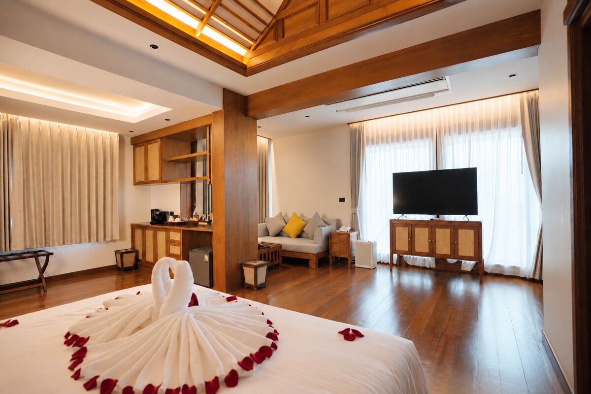 Luxury Suite, River View | In-room safe, blackout curtains, soundproofing