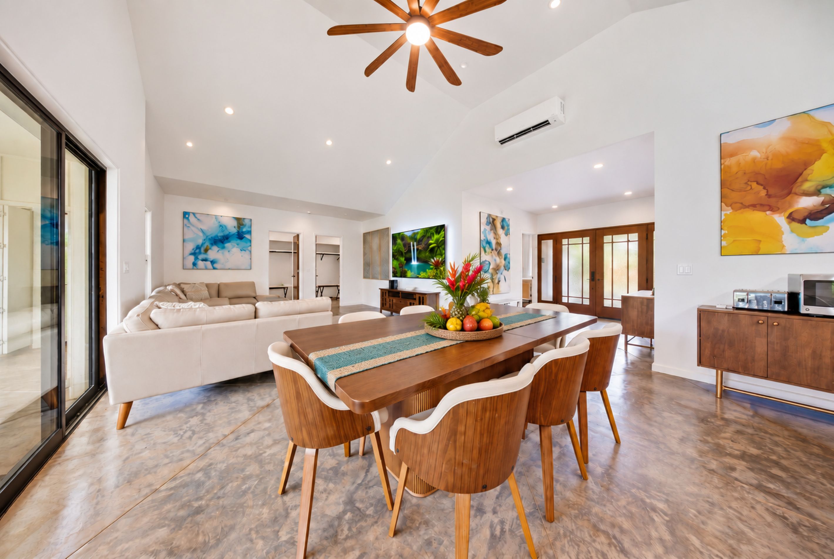 Gather, dine and reconnect in this airy tropical space designed for memorable meals together.