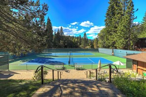 An outdoor tennis court surrounded by trees, with a building in the background. - NEW Gated Tahoe City Ski Condo, Pier & Fireplace (Tahoe City)