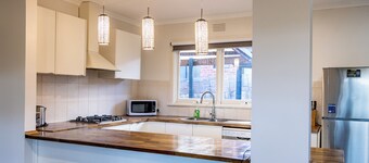 StayAU Cozy Getaway Near Westfield Knox