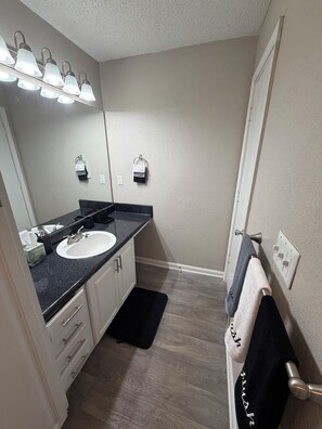 Unclassified image, 3 of 9, button - Modern cozy 1bedroom in Union City! (Union City)