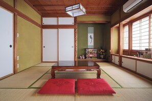 Interior - Nouveau Marche (katori niichiba)