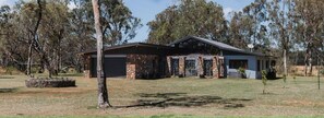 Exterior - The Riverstone | Luxury Bush Retreat (Millstream)