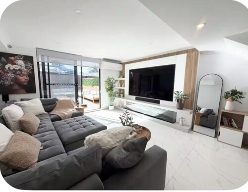 Croydon Park: Close to everything