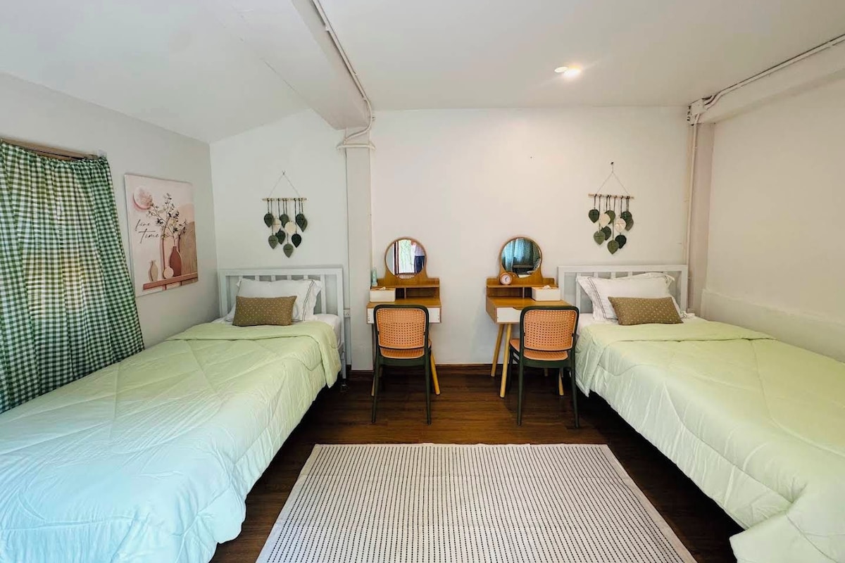 Habitación doble Confort, aire acondicionado, vista al jardín | Escritorio, espacio para trabajar con laptop y wifi gratis 
