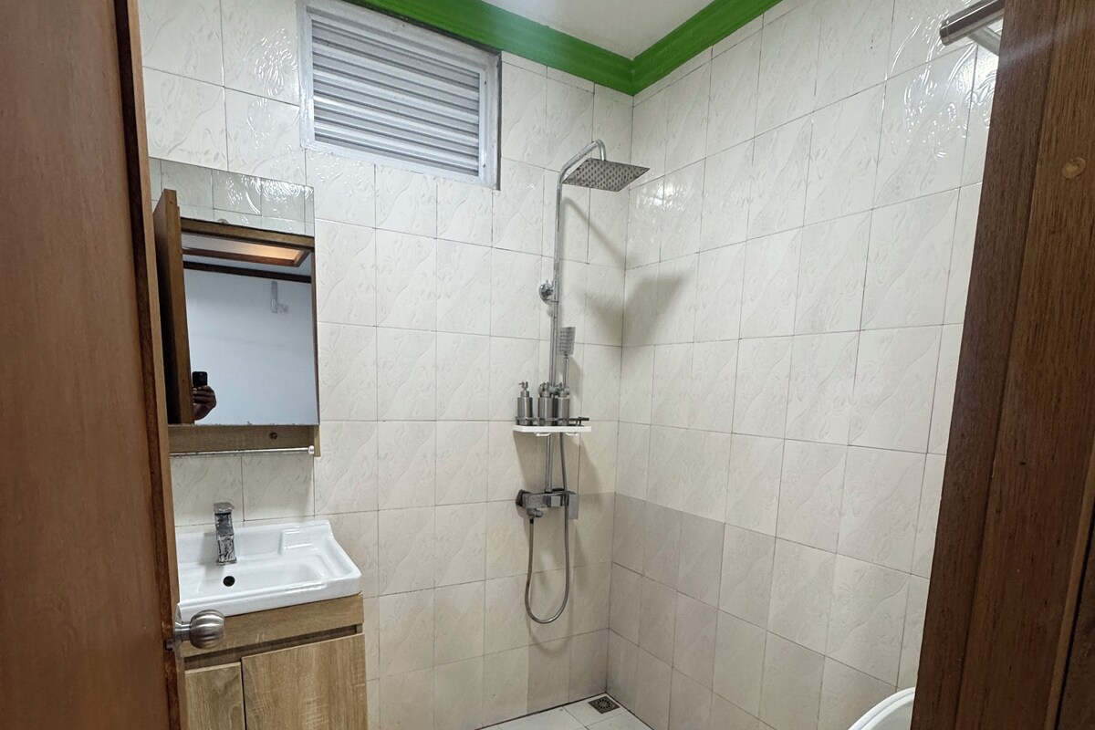 Standard Triple Room, Garden View | Bilik Mandi | Pengering rambut, tuala disediakan, sabun, syampu 