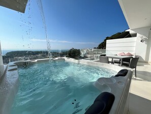A hot tub with a clear view of the cityscape in the background. - Epic Sea View - Outdoor Jacuzzi & Best Sunsets in Resort Style (Phuket)