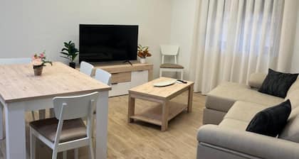 Apartment 'La Casita Del Flores' with Wi-Fi and Air Conditioning