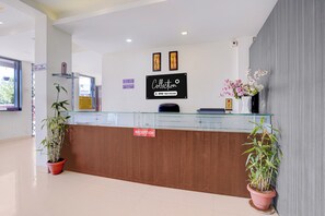 A reception desk with a 'No Smoking' sign, a 'Reception' sign, and a 'Collection' sign indicating a serviced area. - Collection O Sunset Point Pangari (Mahabaleshwar)
