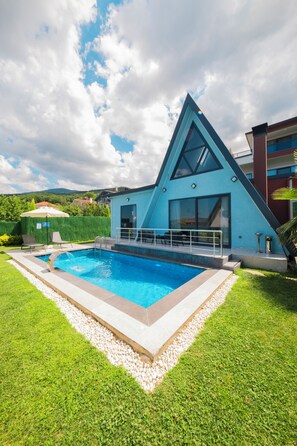 Deluxe Bungalow | Pool | A heated pool - TIMELESS KARTEPE (Kartepe)