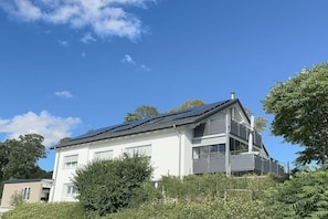 A modern two-story building with a flat roof, solar panels, and a balcony. - Black Forest jewel terrace flair (Bonndorf im Schwarzwald)