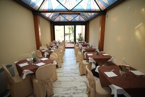 Unclassified image, 4 of 6, button - Hotel Grande Bretagne (Montecatini Terme)