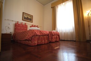 Unclassified image, 3 of 6, button - Hotel Grande Bretagne (Montecatini Terme)
