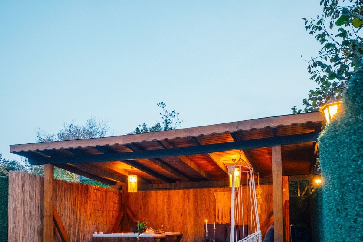 Standard-Studio, Terrasse, Poolblick