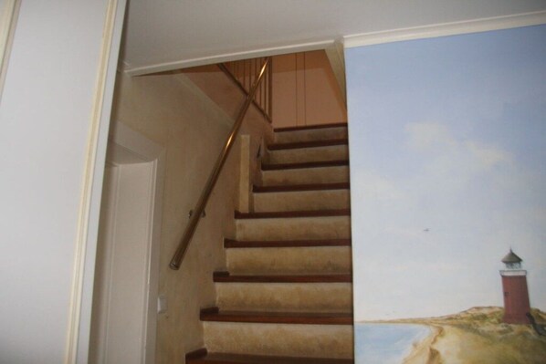 A staircase with wooden steps and a metal handrail leading to a landing. - 2 in the Annelene house (Westerland)