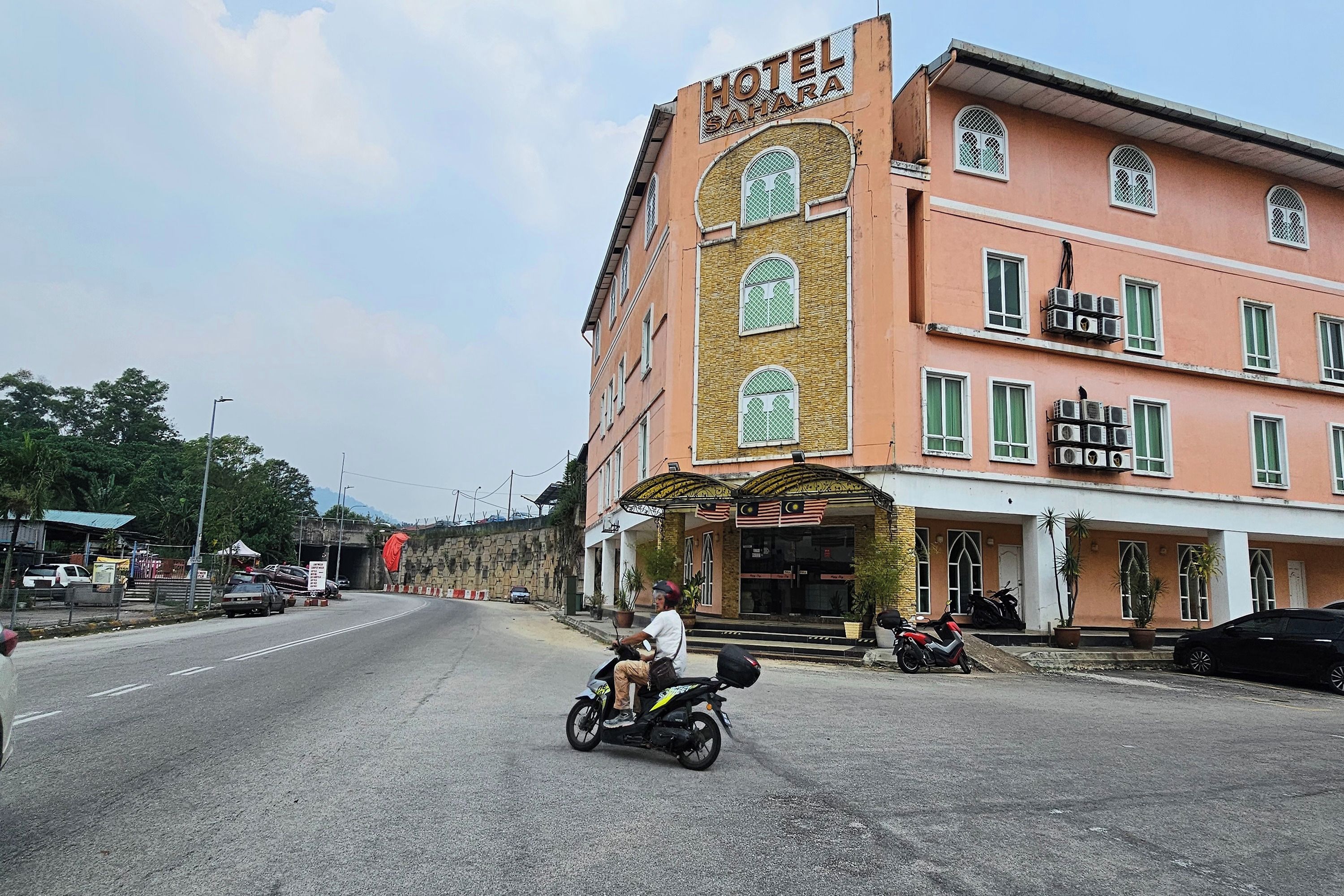 A building with a sign reading 'HOTEL SAHARA' and a covered entrance.