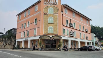 A two-story building with a sign reading 'HOTEL SAHARA'.