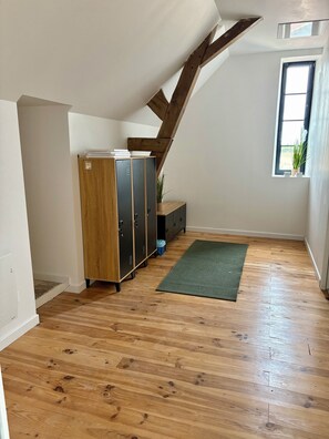 Unclassified image, 4 of 12, button - Charming dormitory with cathedral-style ceilings — Sleeps 14 at the Domaine (Banneville-la-Campagne)