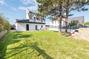 A house with a white exterior, a black roof, and a well-maintained lawn. - Beautiful house between Ocean and Countryside by Groom* (Guidel)