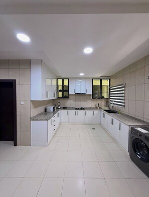 Ảnh chưa phân loại, 3 trong số 28 ảnh, nút
