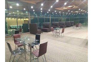 Unclassified image, 5 of 14, button - The Metropolitan Hotel (Ghizer)