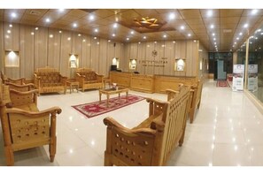 Unclassified image, 2 of 14, button - The Metropolitan Hotel (Ghizer)