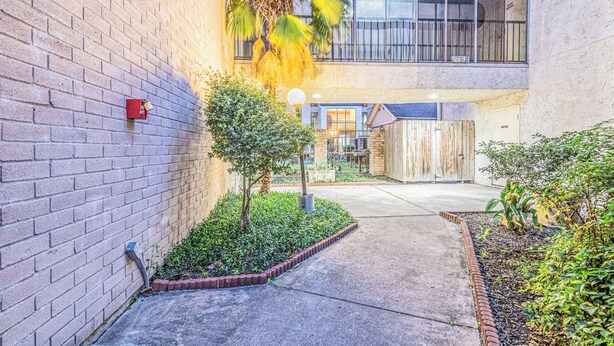 Unclassified image, 1 of 47, button - 3 BR Condo near Reliant/NRG Stadium (Houston)