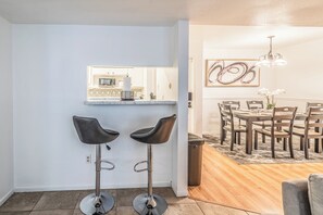 Unclassified image, 3 of 47, button - 3 BR Condo near Reliant/NRG Stadium (Houston)