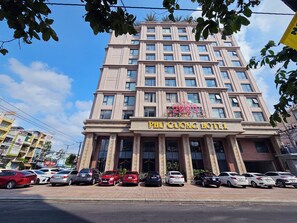 A multi-story hotel with a prominent sign indicating the year 2023. - Phu Cuong Hotel Ca Mau (An Xuyen)