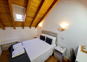 Unclassified image, 5 of 31, button - Room 'Double 7' with Wi-Fi and air conditioning (Cercal)